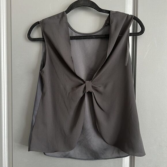 Cute open back top size xs - Picture 2 of 2